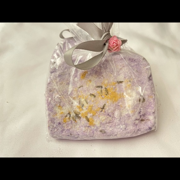 lavender lush bath bomb bar. - Picture 2 of 3